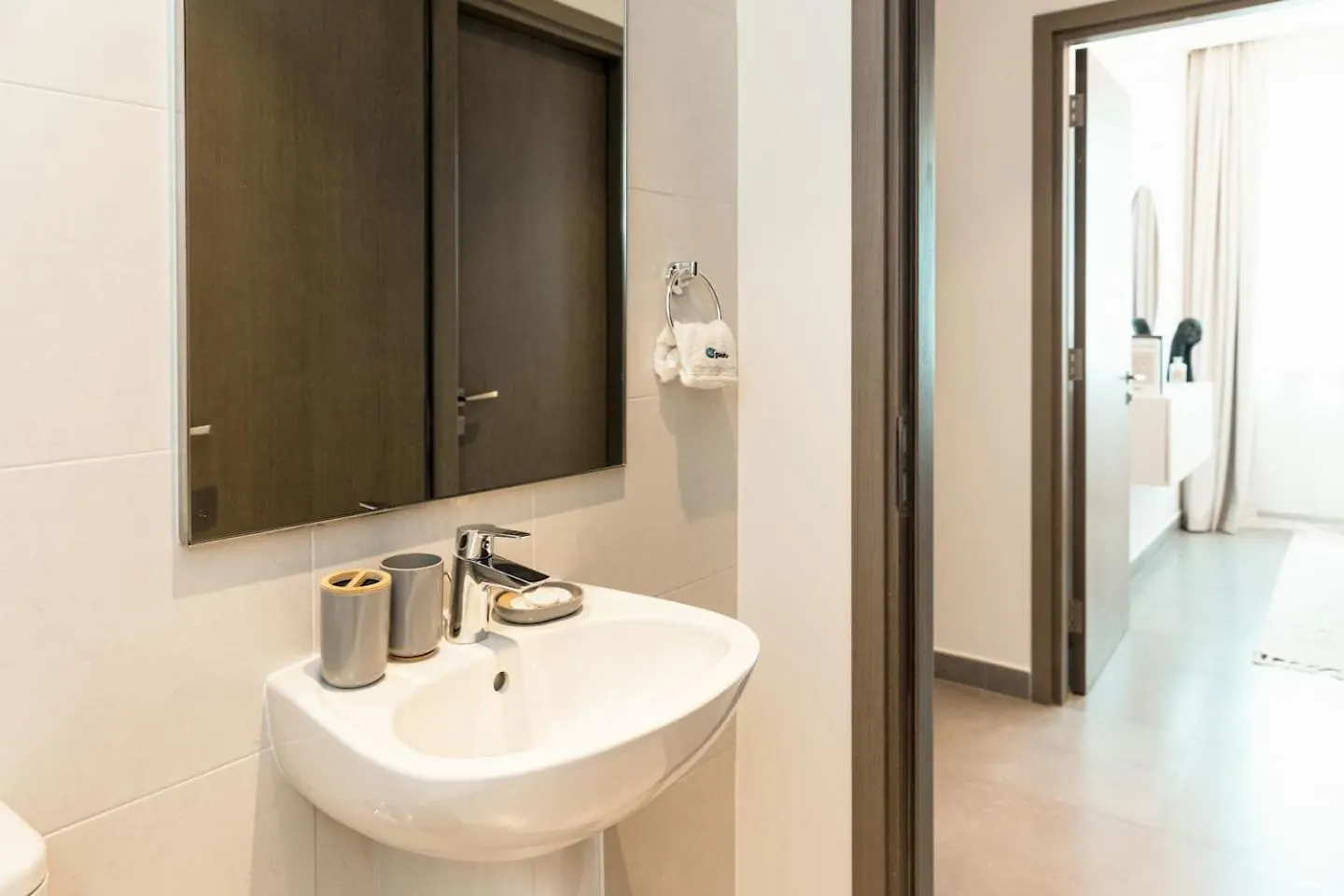 Higuests - Creekside Stylish 3Br Apartment With Views Dubai