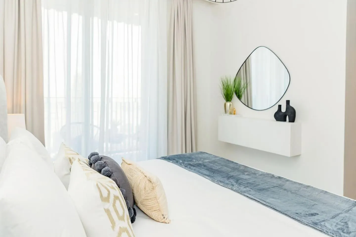Higuests - Creekside Stylish 3Br Apartment With Views Dubai